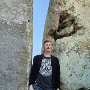 hanterhir t shirt at stonehenge